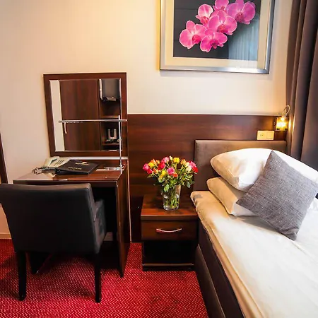Garden Hotel 3*